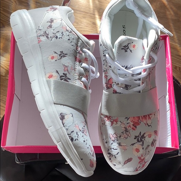 Floral trainers - Picture 2 of 2